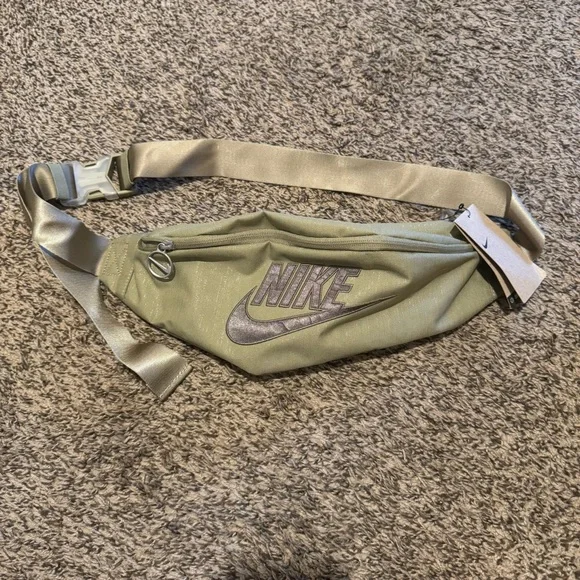 Nike Heritage Olive Green Crossbody Fanny Pack Bag - Picture 2 of 6